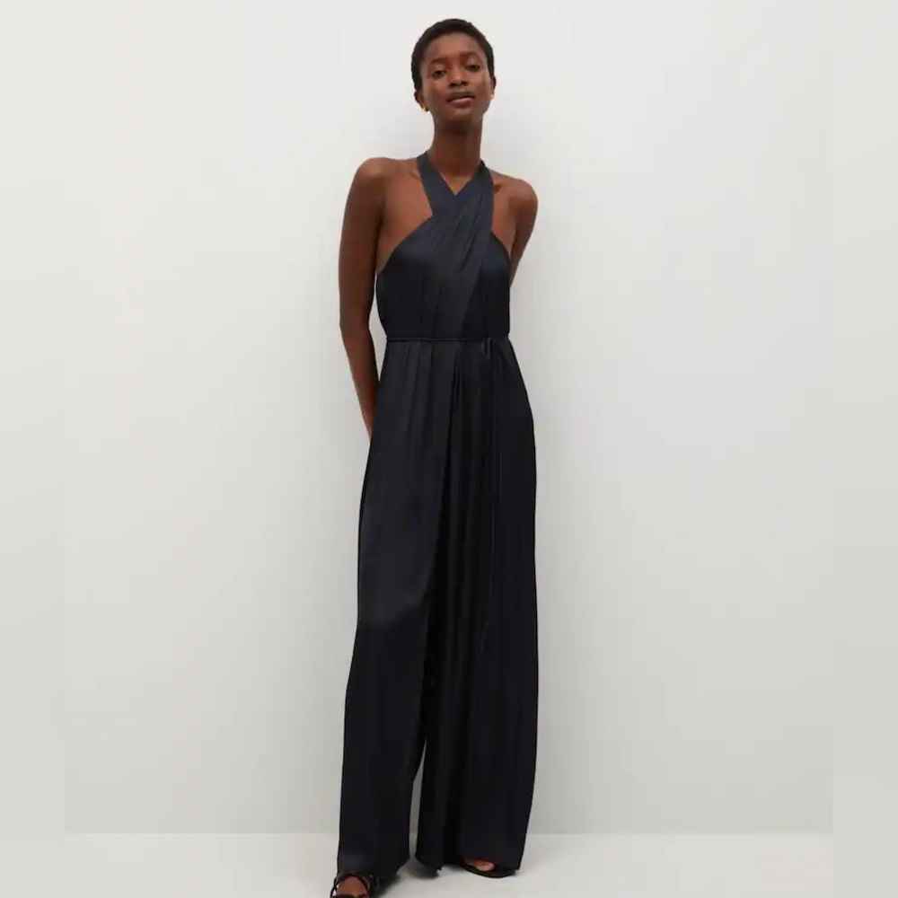 Black halter pleated jumpsuit by Mango
